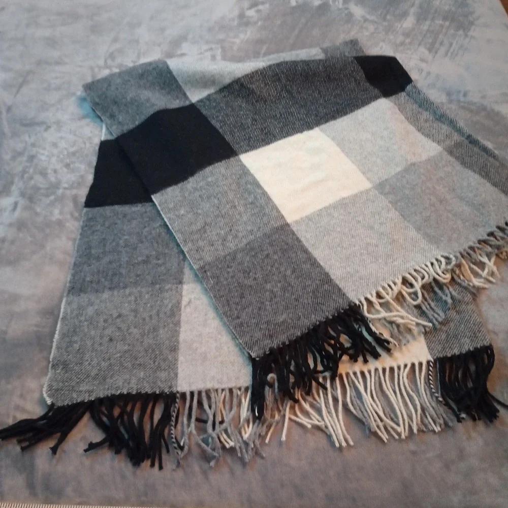 Terry‎ Town Australian Fine Wool Blend   Black Ivory Gray Fringed Throw Blanket